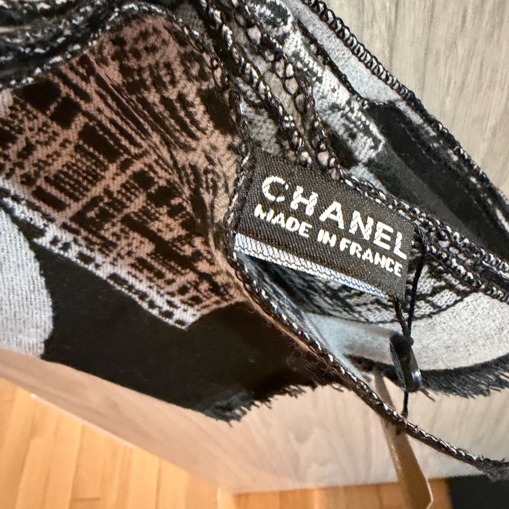 CHANEL Black and White Cashmere Silk Blend Scarf/ Wrap/VIP GWP - Picture 5 of 9